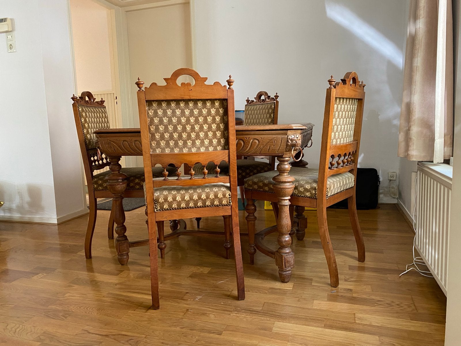 Antieke eettafel met 4 stoelen - massief hout, Ophalen