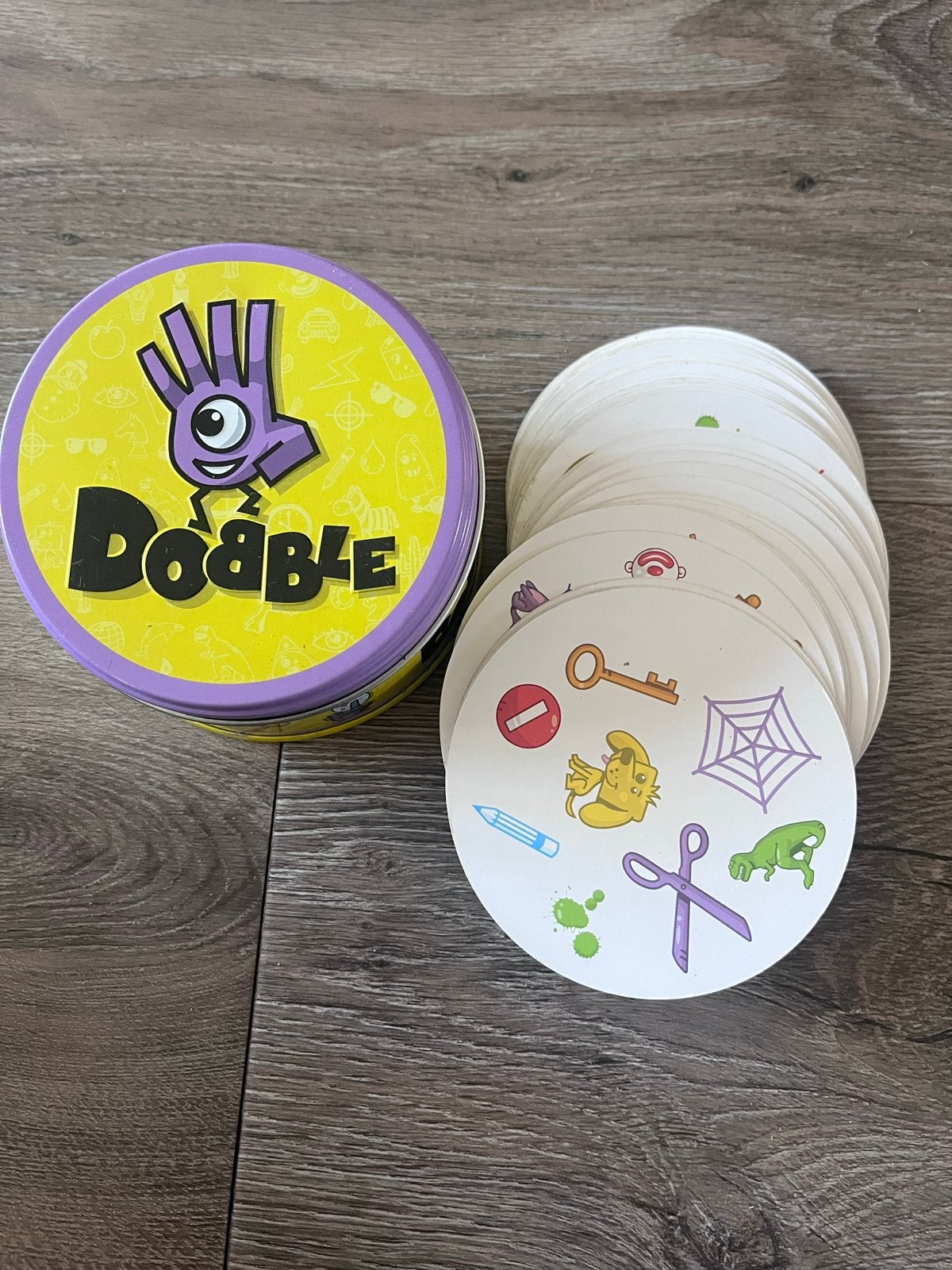 Dobble, Een of twee spelers, Ophalen of Verzenden, Zo goed als nieuw, Reisspel