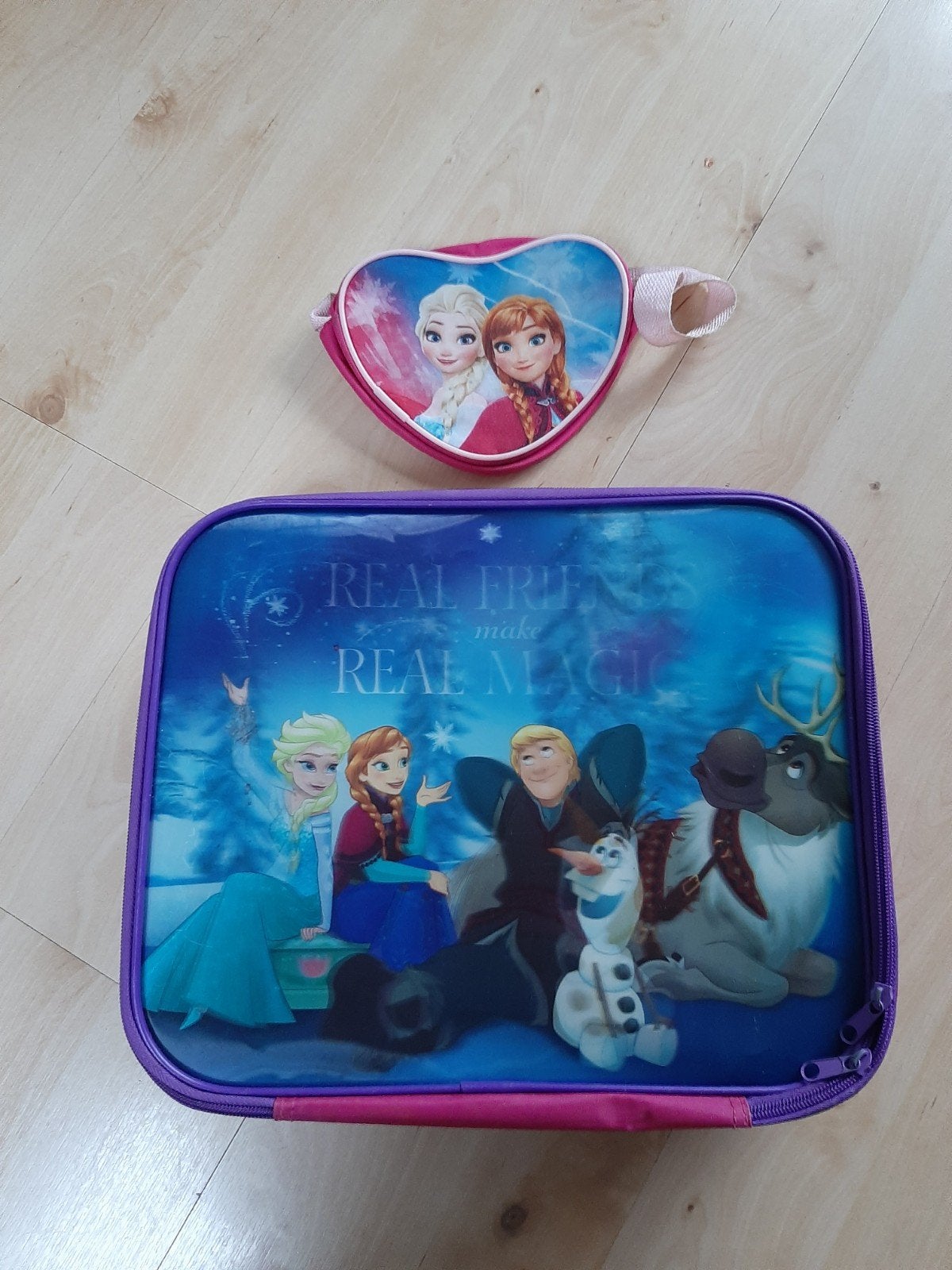 Frozen reiskoffertje en hartvormig tasje, Ophalen of Verzenden, Gebruikt