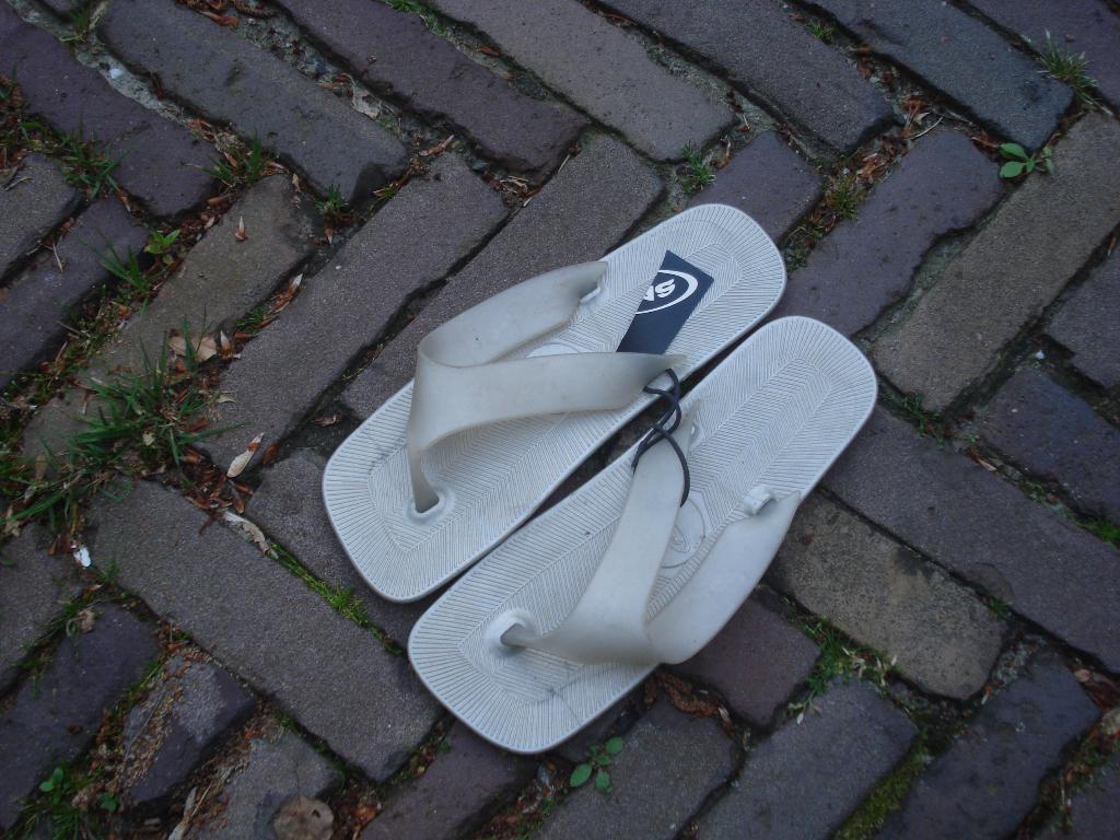 SENSI TEENSLiPPERS ZILVER 37 NIEUW GRATIS VERZENDING POST, Slippers, Overige kleuren, Verzenden, Sensi Teenslippers 37