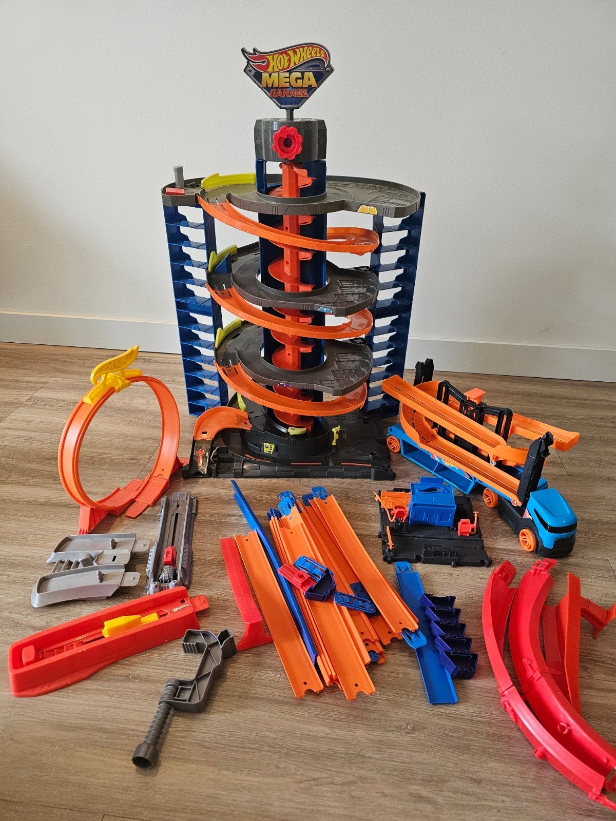 Hotwheels Mega Garage met extra's, Ophalen of Verzenden, Zo goed als nieuw, Handmatig, Hot Wheels