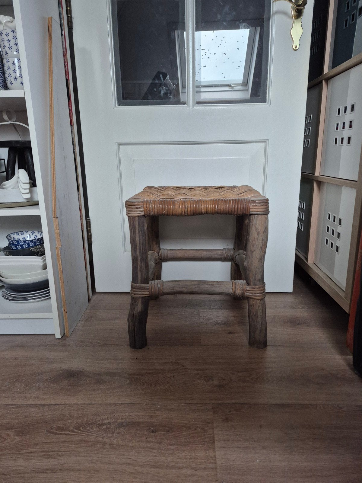 Rotan kruk met teak houten poten, Huis en Inrichting, Ophalen, Gebruikt, Hout