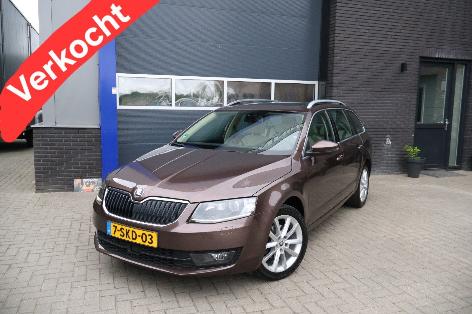 Skoda Octavia 1.4 TSI Elegance pano trekhaak I DSG automaat, Euro 5, Beige, 4 cilinders, Bruin