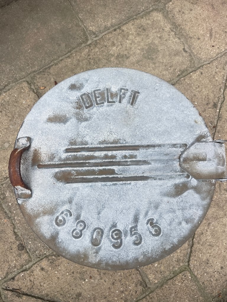 Zinken vuilnisbak delft, Ophalen