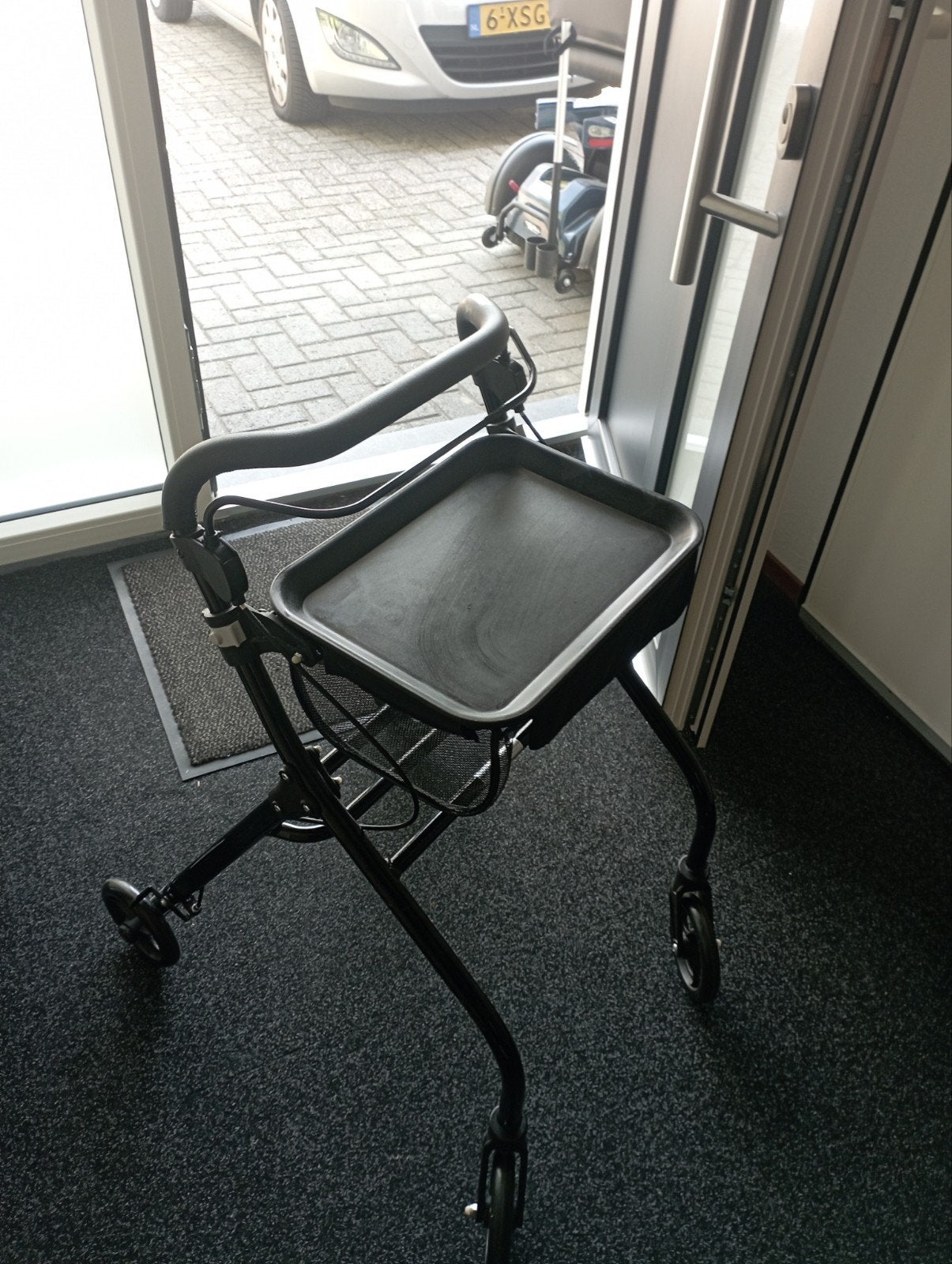 Binnen rollator, Ophalen