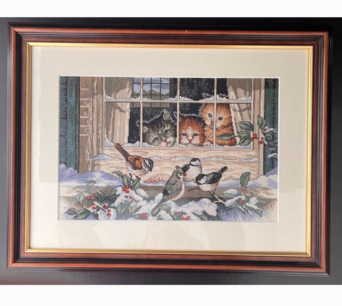Geborduurd schilderij met katten en vogels in de sneeuw, Realistisch, Dieren, Ophalen of Verzenden, Ingelijst