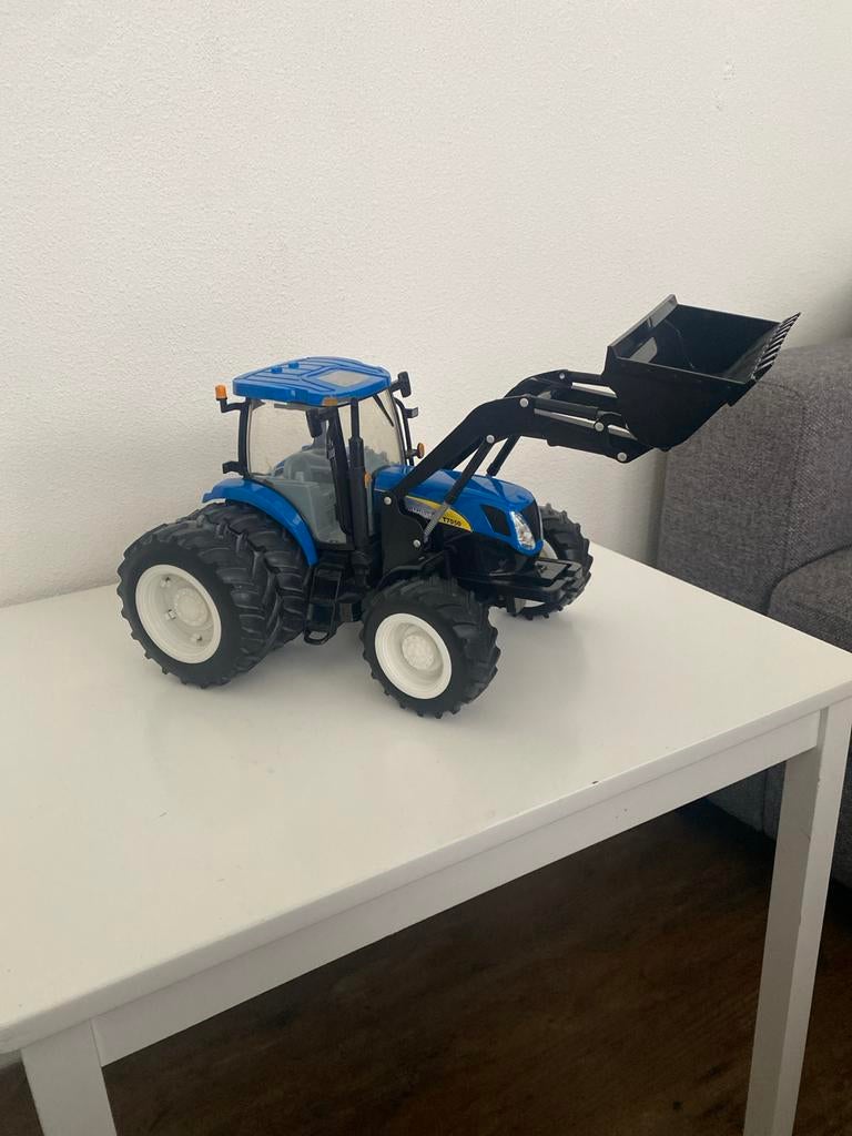 New Holland Tractor Speelgoedmodel met Voorlader, Ophalen of Verzenden, Gebruikt