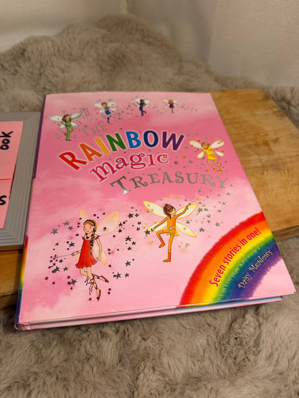 Rainbow Magic Treasury - Sprookjesboek, Ophalen of Verzenden, Zo goed als nieuw, Sprookjes