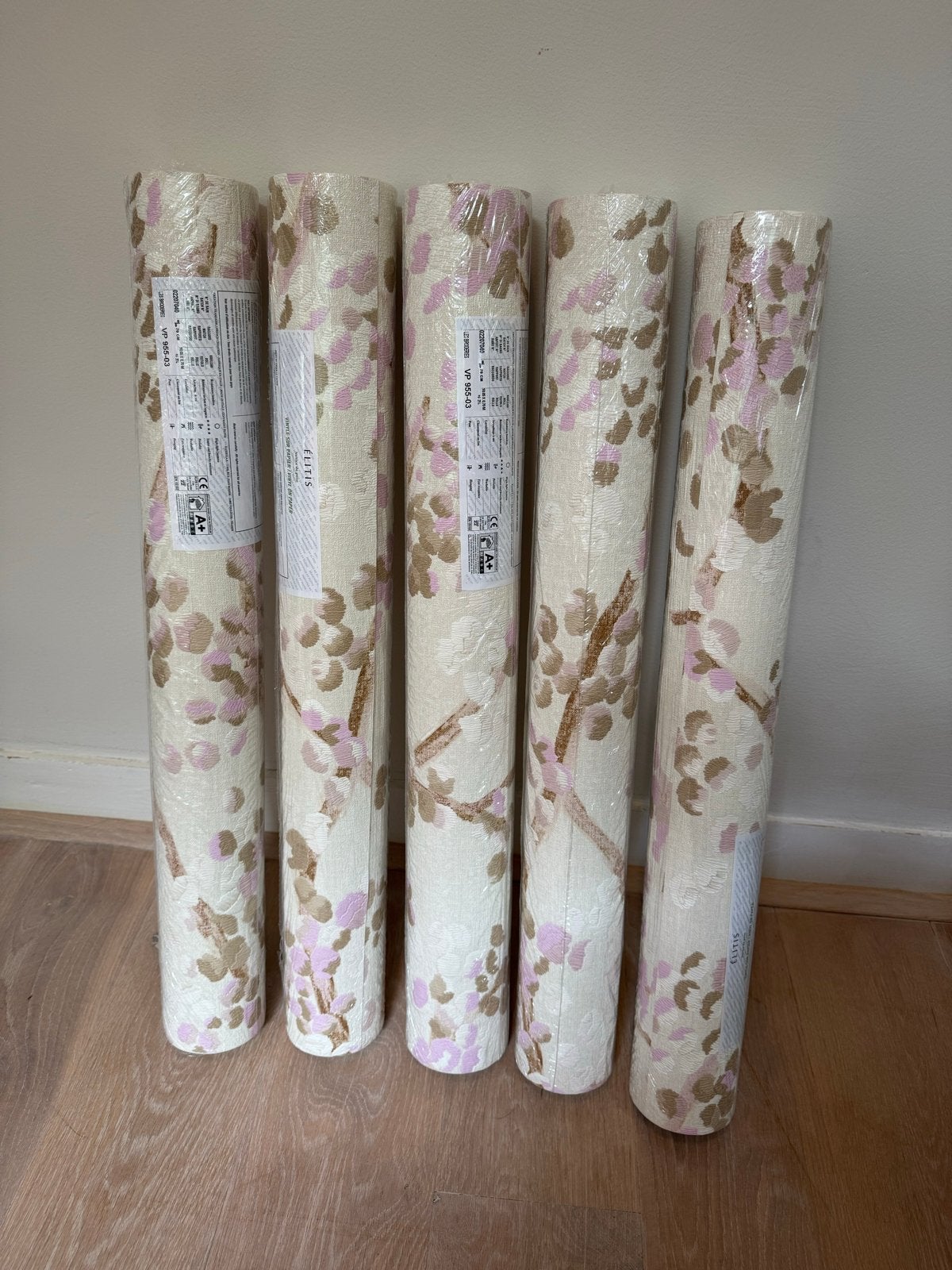 Elitis Milos 955 03 behang - 5 Rollen nieuw, Ophalen, Bloemen, 25 tot 50 m², Roze