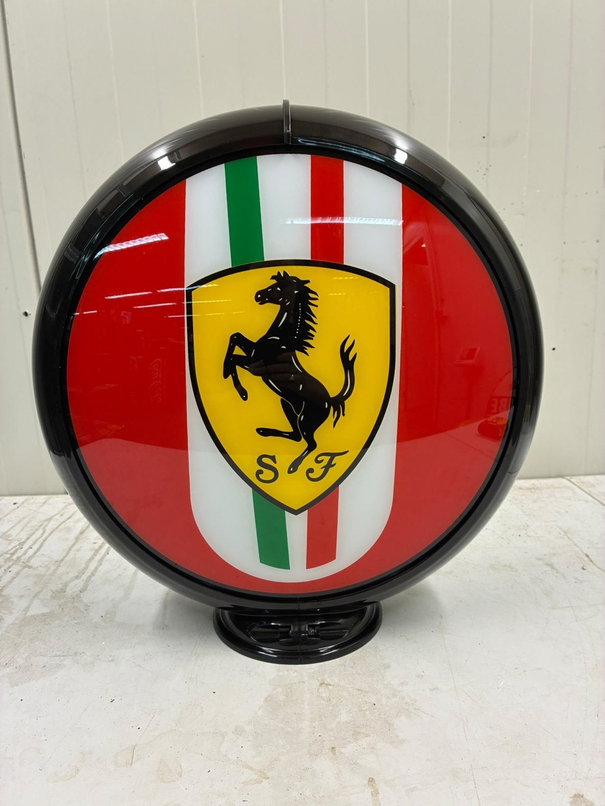 Ferrari benzinepomp globe - 42 cm hoog, Ophalen of Verzenden