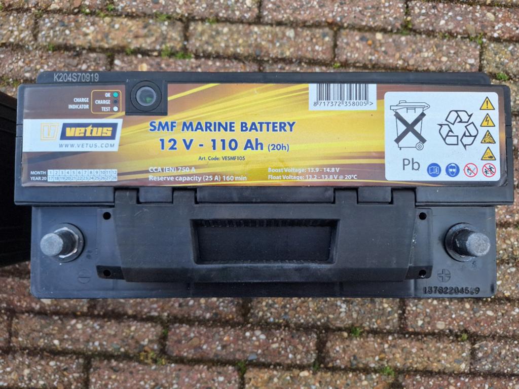 Vetus SMF marine accu 12v110Ah nog 2 beschikbaar, Ophalen, Motor en Techniek