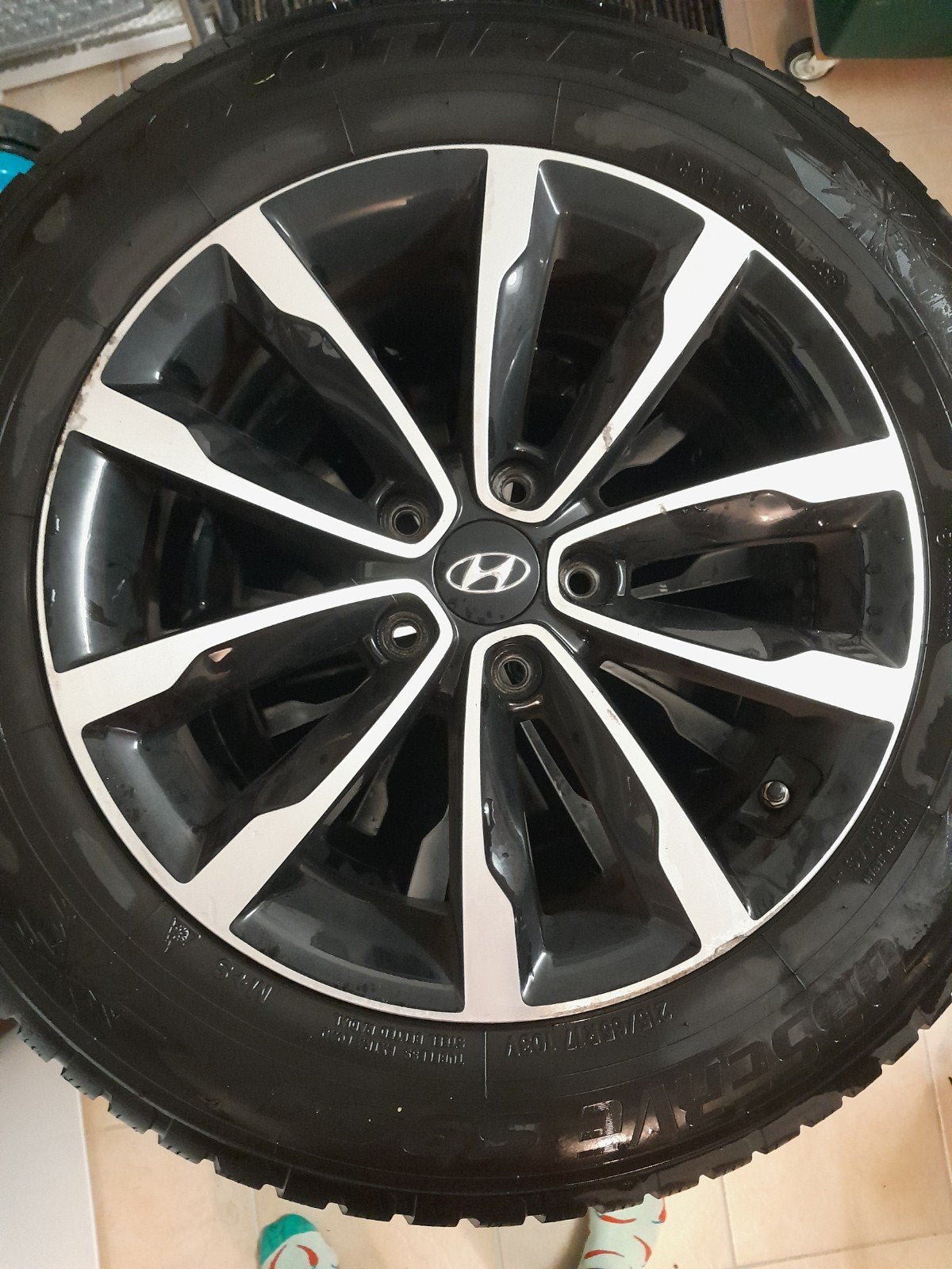 winterbandenset Hyundai 215/65 R17, Auto-onderdelen, Ophalen, Banden en Velgen, 17 inch, Winterbanden