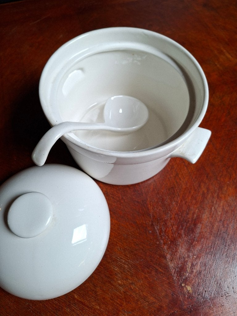 Soepterrine met deksel en bijbehorende lepel. Onbeschadigd, Ophalen of Verzenden, Zo goed als nieuw, Gietijzer, Pot, Bus of Blik