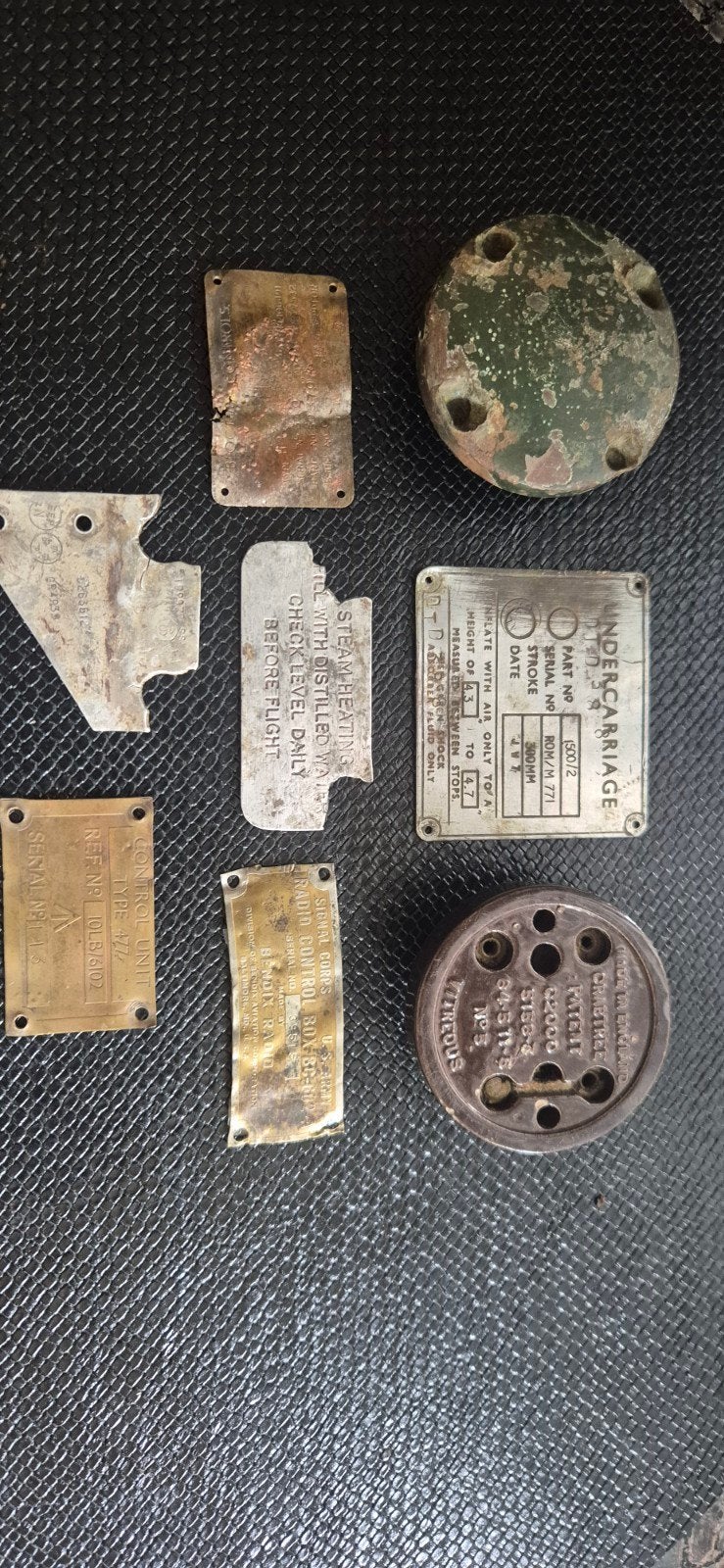 Relics Vliegtuig Onderdelen -  6 Identificatie Plaatjes ., Verzamelen, Ophalen of Verzenden, Luchtmacht, Amerika, Overige typen