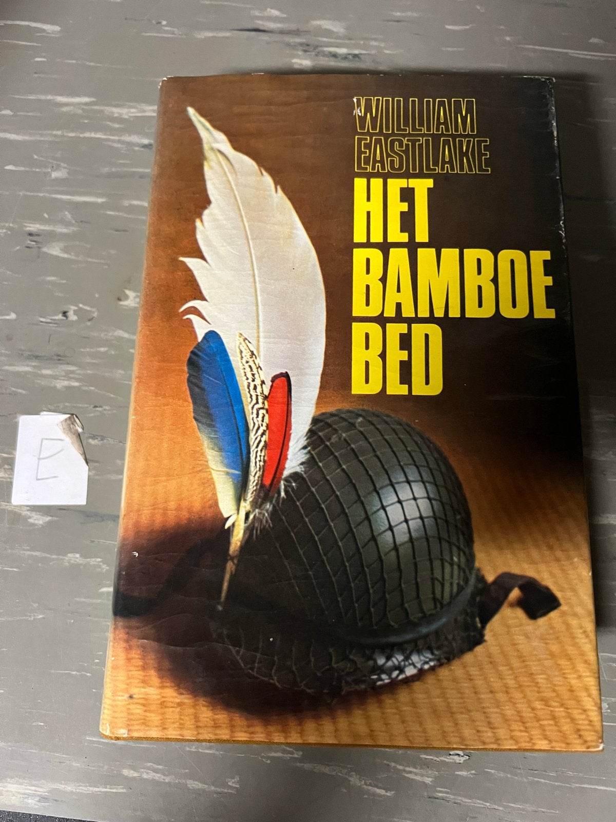 Het Bamboe Bed - William Eastlake (Oorlogsroman), Ophalen of Verzenden, 1945 tot heden, Gelezen, Algemeen