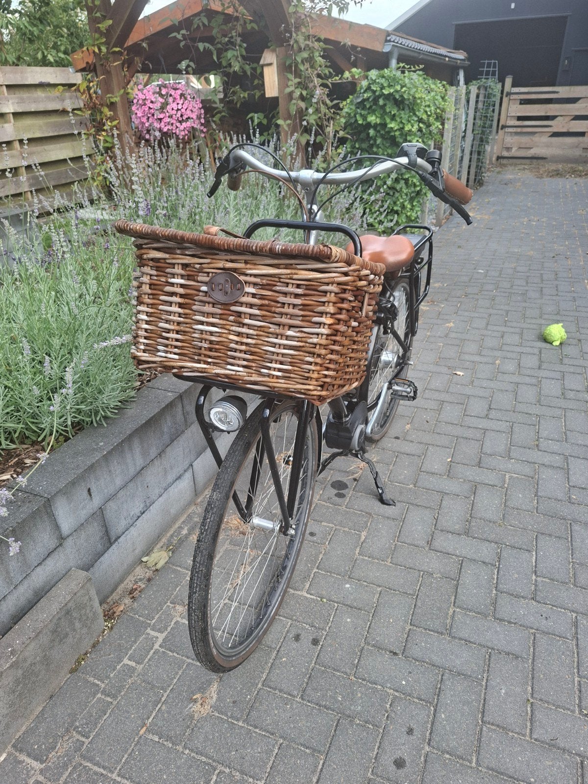 Mooie nette Gazelle elektrische fiets met mand, Fietsen en Brommers, Ophalen, Zo goed als nieuw, Minder dan 30 km per accu, Gazelle