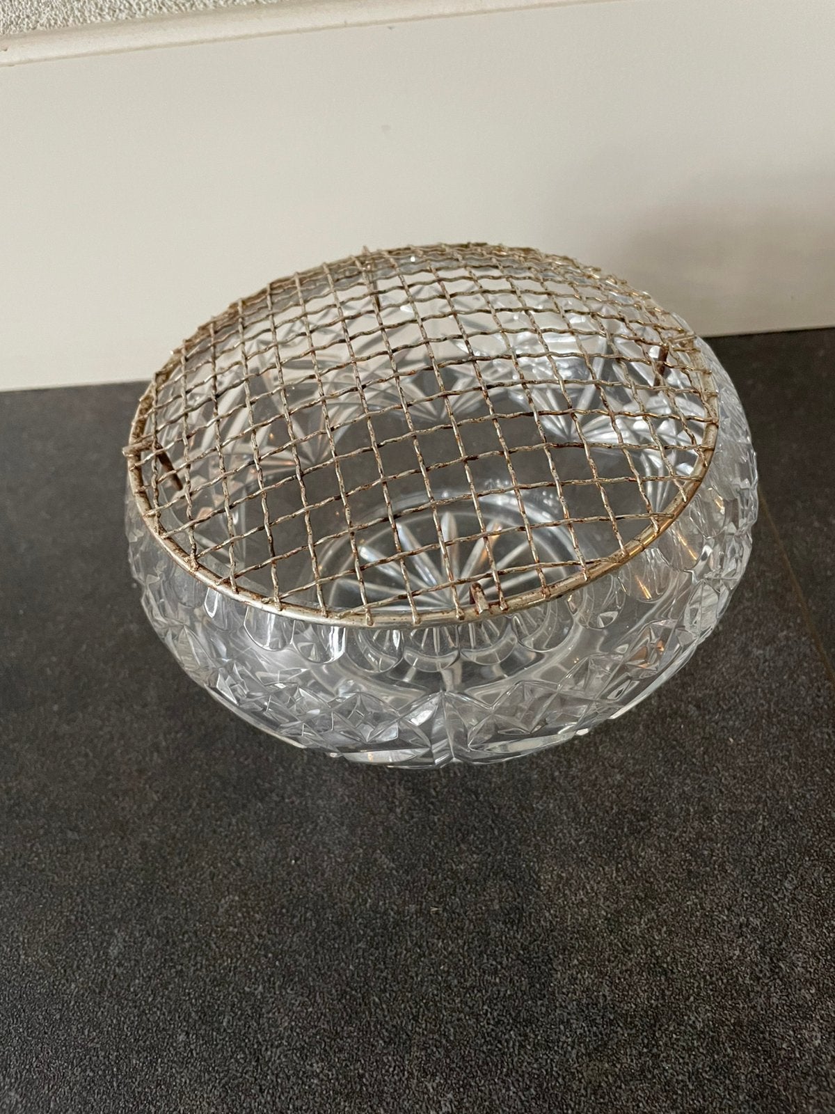 Oude kristallen rozensteker met metalen raster., Ophalen of Verzenden