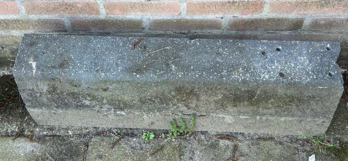 Gratis 3 betonnen trottoirbanden/stoepranden/opsluitbanden, Tuin en Terras, Ophalen, Overige typen, Zo goed als nieuw, Minder dan 5 m²