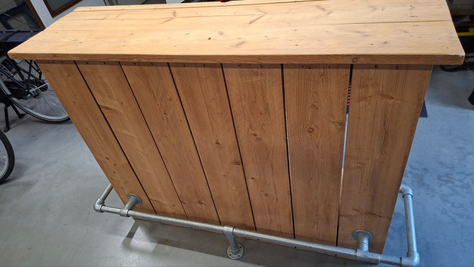 Half Bardeel / DJ Booth van Steigerhout met Voetsteun, Ophalen