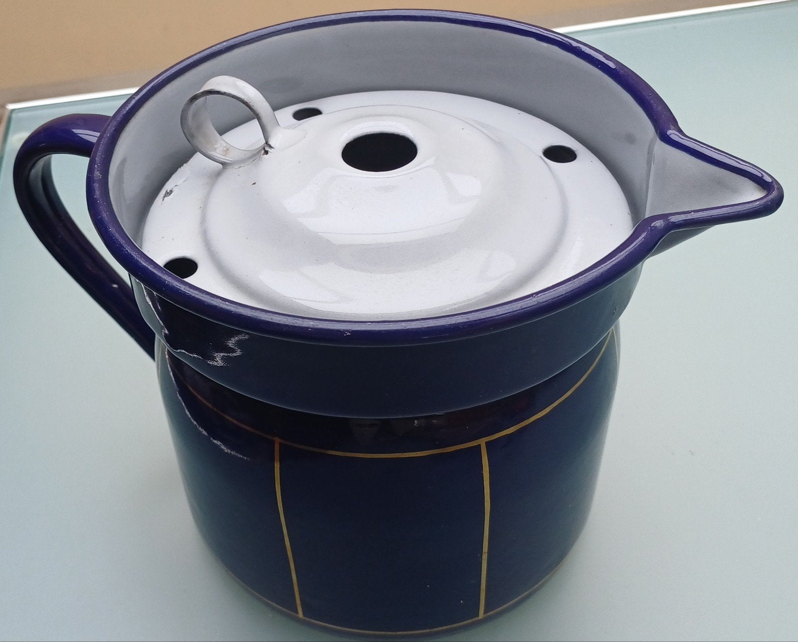 Prachtige blauwpaarse emaille melkkoker met gouden strepen, Ophalen of Verzenden