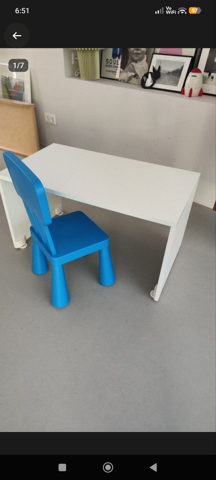 gratis IKEA Smastad bureau met stoeltje speeltafel, Kinderen en Baby's, Ophalen, Gebruikt, Tafel(s) en Stoel(en)