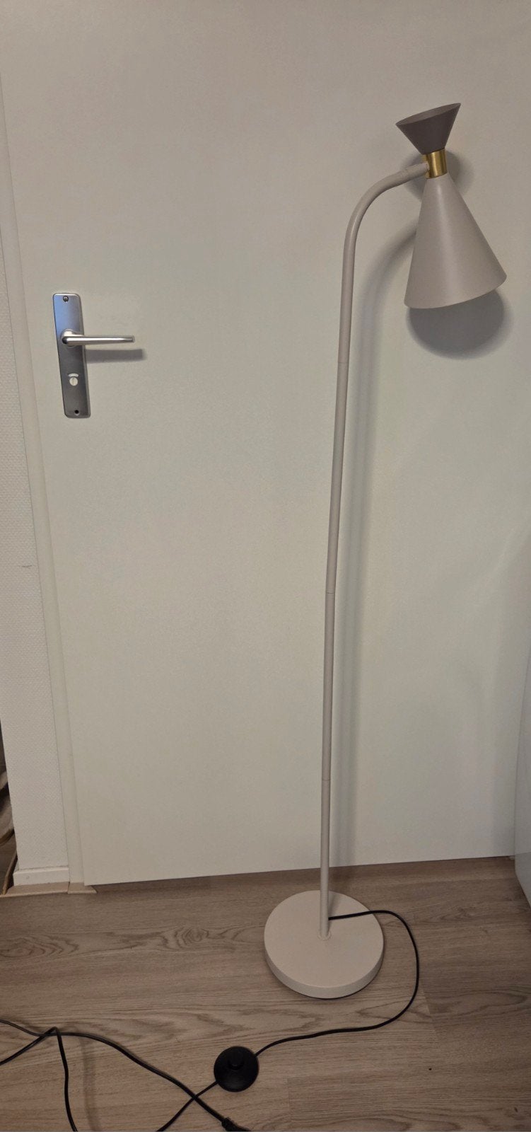 Moderne staande lamp - taupe/beige, Huis en Inrichting, Ophalen, 100 tot 150 cm, E27 (groot), Zo goed als nieuw