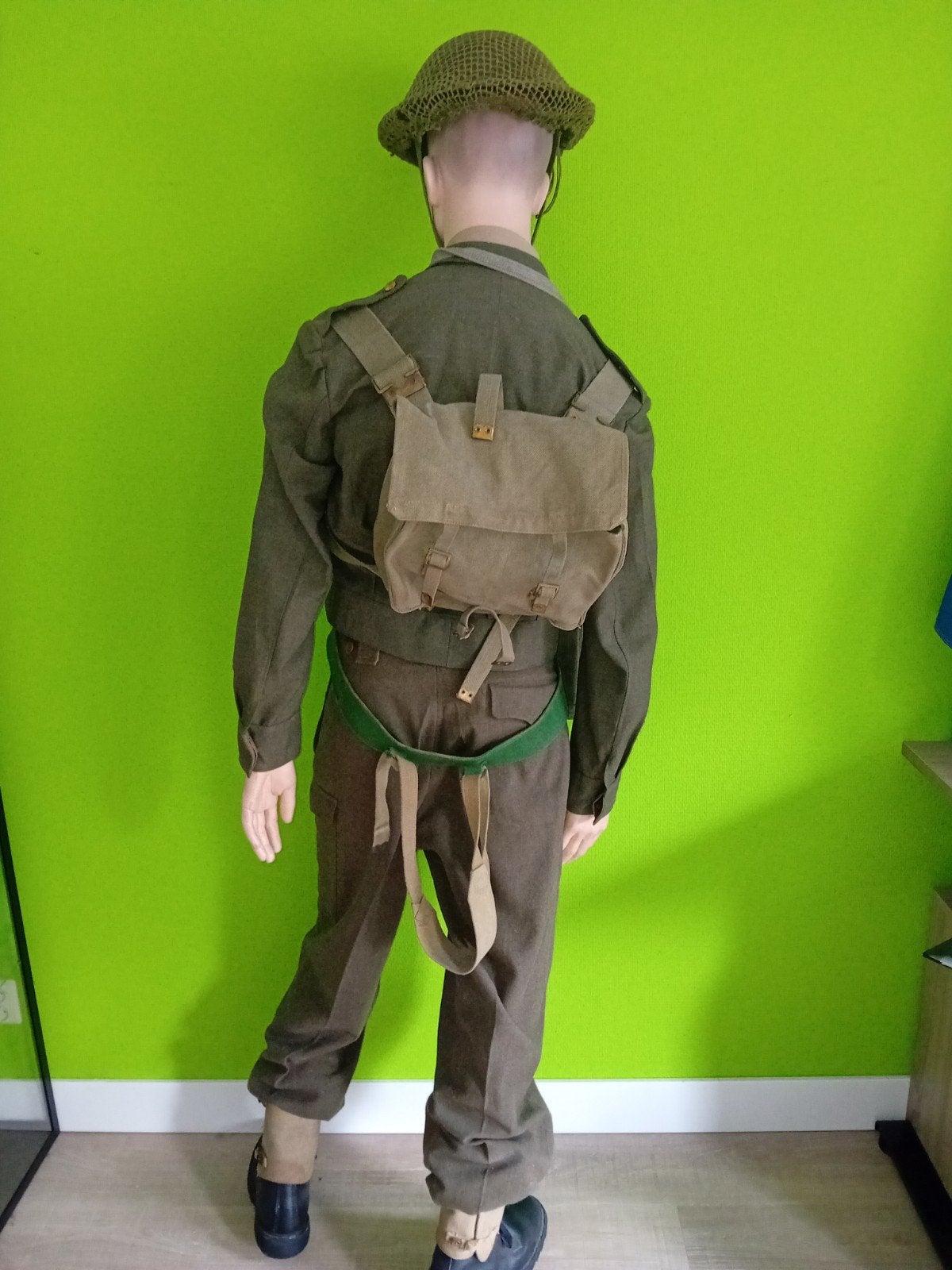 Belgisch Militair Uniform - Compleet met Uitrusting, Ophalen of Verzenden