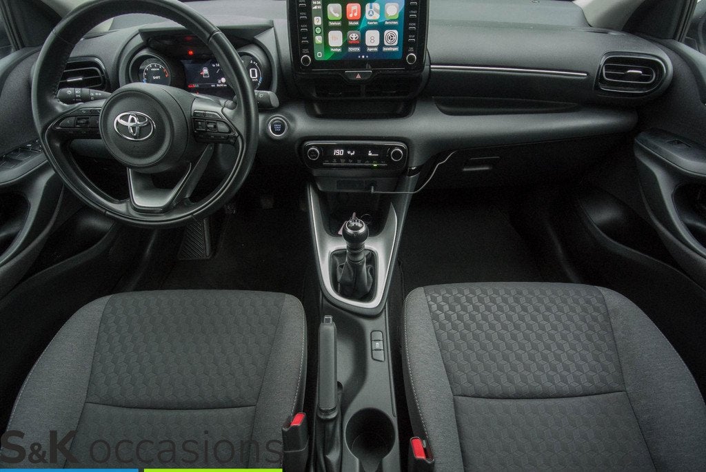 Toyota Yaris 1.5 VVT-i Dynamic PDC ACC Camera Lane Assist, Voorwielaandrijving, Gebruikt, Euro 6, Wit