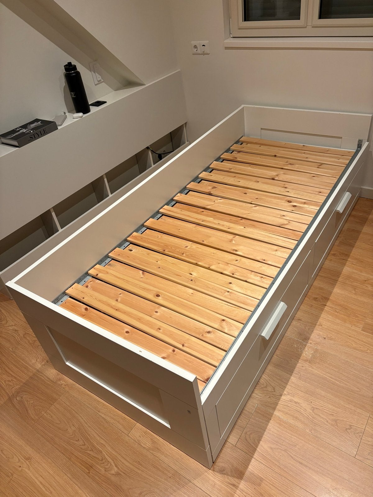 IKEA BRIMNES Uitschuifbaar Bed 80x200 / 160x200, Huis en Inrichting, Slaapkamer | Bedden, Ophalen, Wit, Tweepersoons, 200 cm