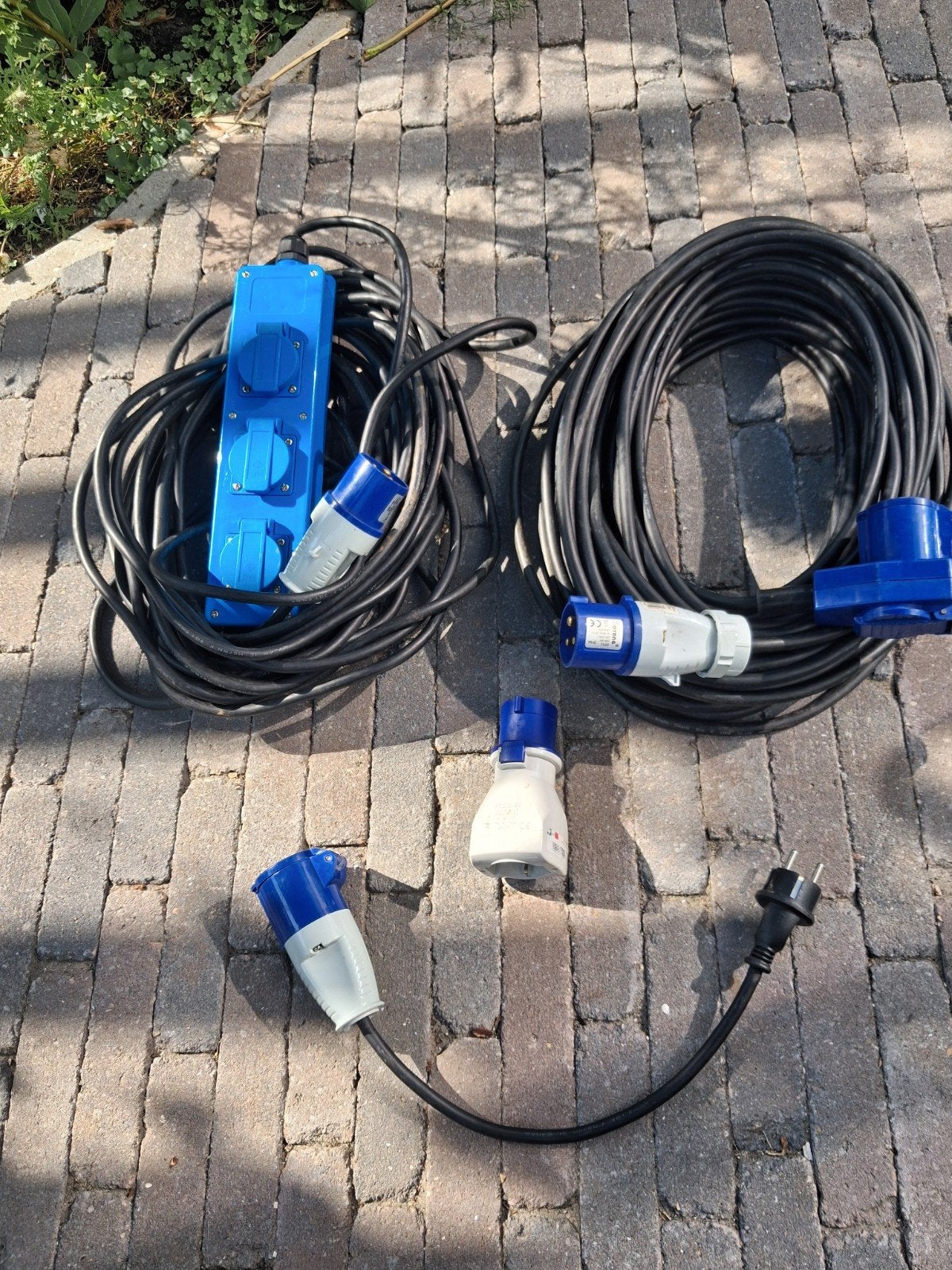 Set Stekkers / Kabels voor caravan: 20m, 30m en 2x verloop, Ophalen, Zo goed als nieuw