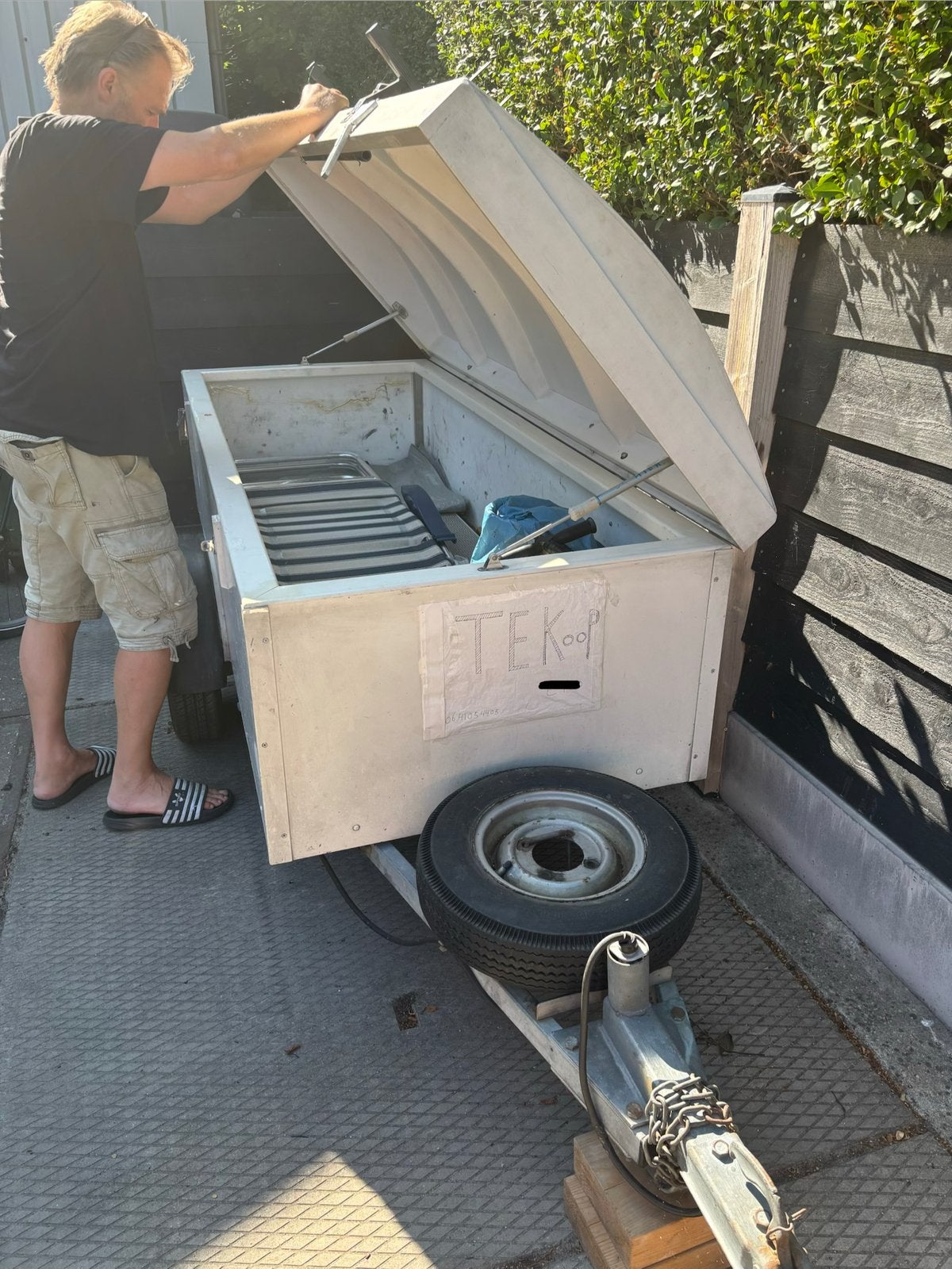 Compacte aanhanger met deksel, Ophalen, Gebruikt