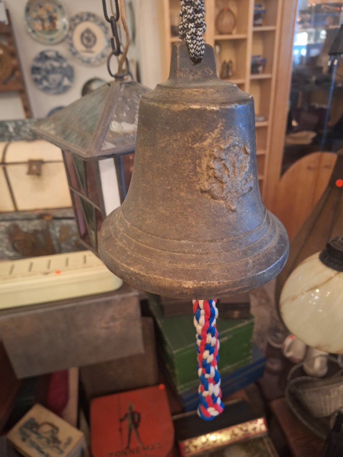 Antieke bronzen scheepsbel met decoratie, Ophalen of Verzenden
