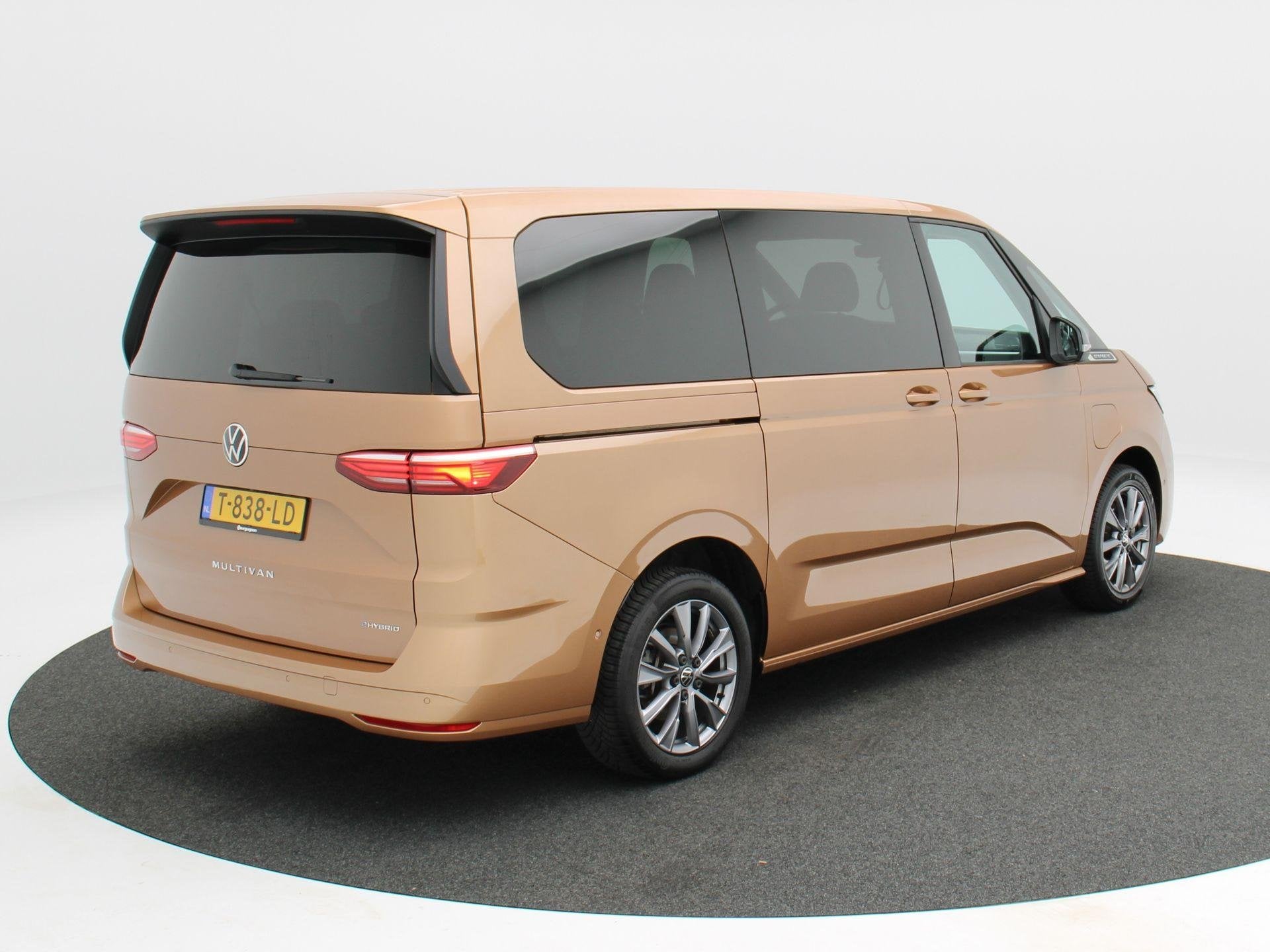 Volkswagen Multivan 1.4 eHybrid 218 Pk L2H1 Life Business 7, Stof, Gebruikt, Euro 6, Bruin