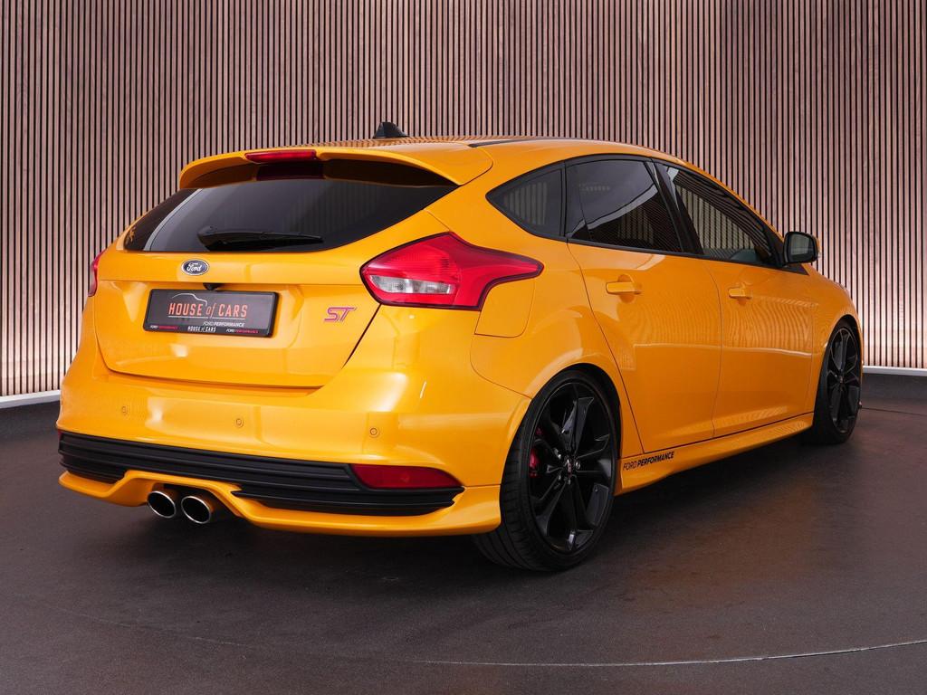 Ford Focus ST-2 2.0 250pk |Fox-sportuitlaat|REVO|H&R veren|S, 15 km/l, Gebruikt, 4 cilinders, Automatische klimaatregeling