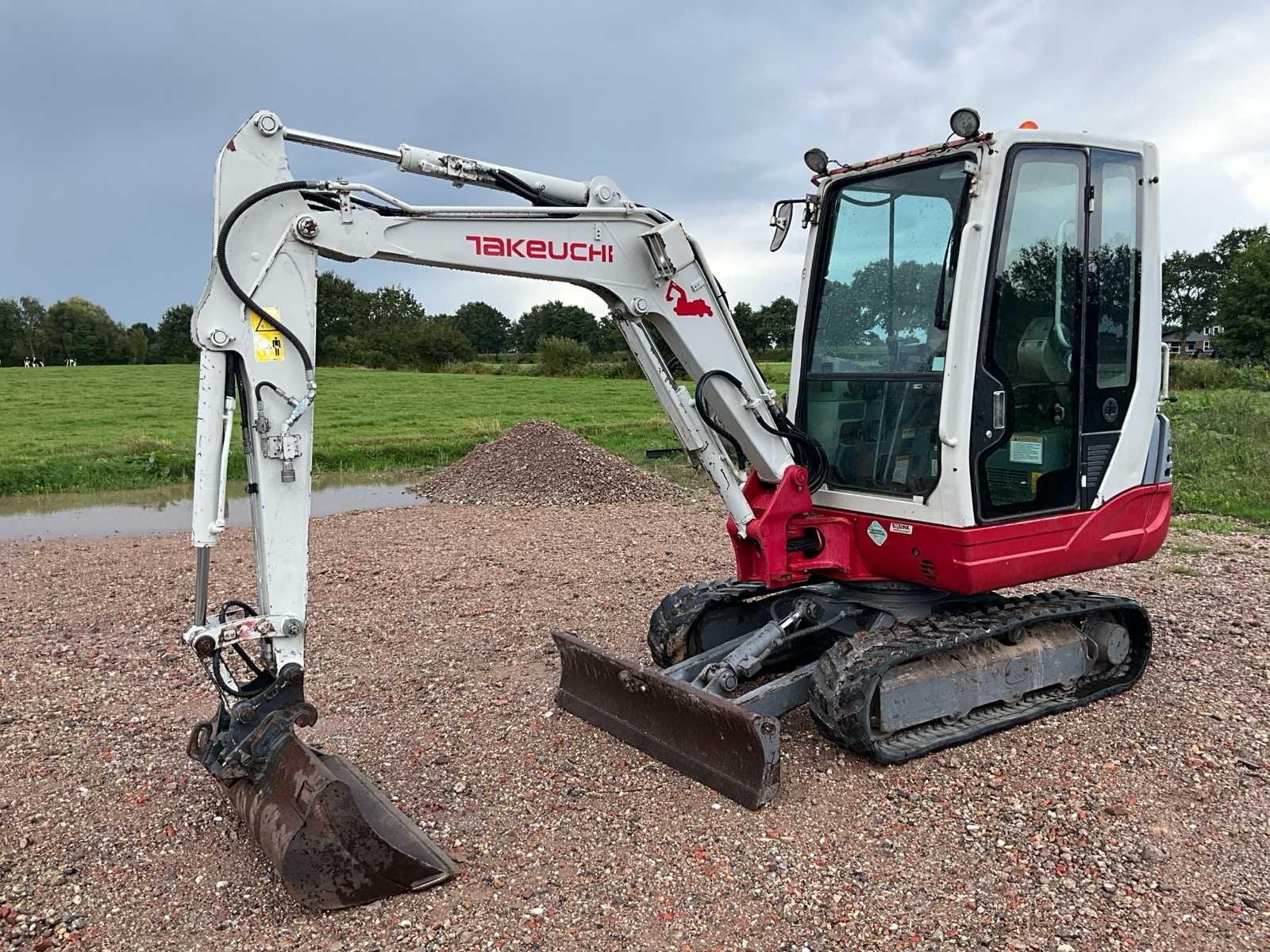 2014 Takeuchi TB228 Minigraafmachine, Zakelijke goederen, Machines en Bouw | Kranen en Graafmachines, Graafmachine