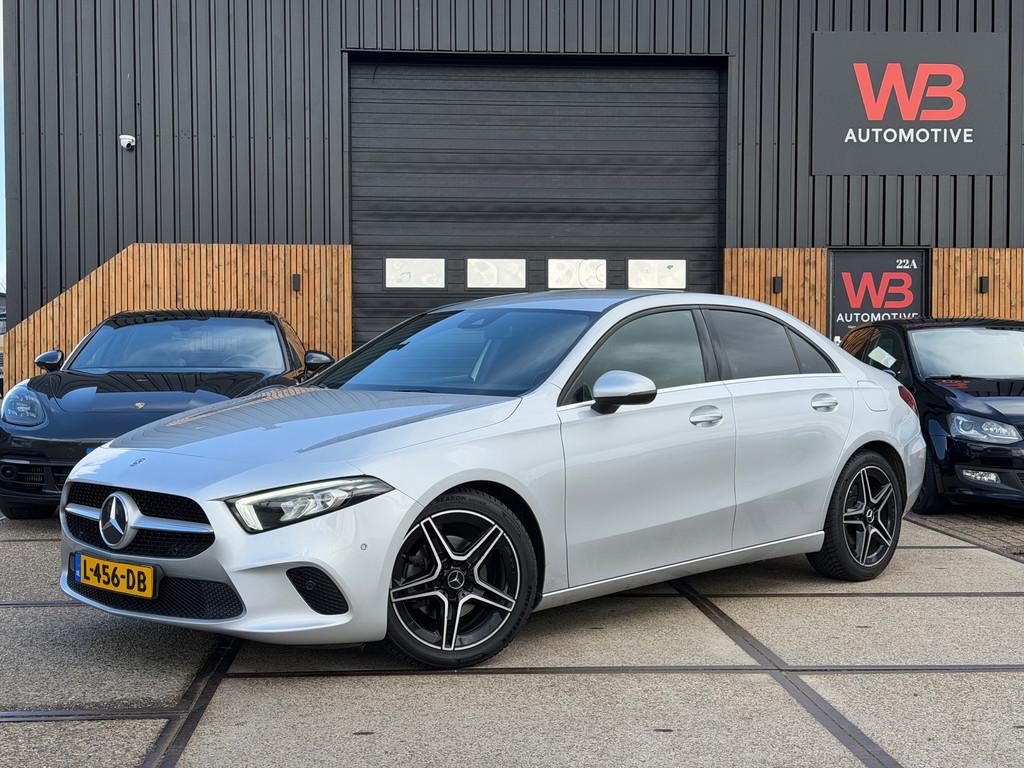 Mercedes-Benz A-klasse 200 Premium Plus Cruise Clima Camera, Auto's, 4 cilinders, Leder en Stof, 163 pk, Bedrijf