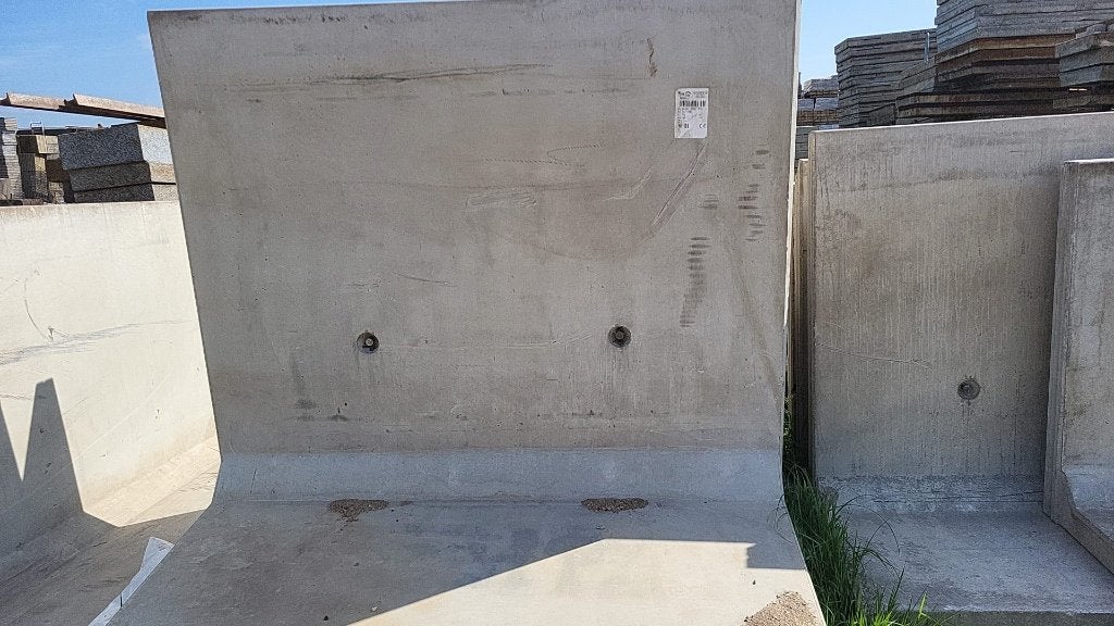 4 stuks zo goed als nieuwe keerwanden 175hoog x 200lang, Ophalen, Biels, Zo goed als nieuw, Beton