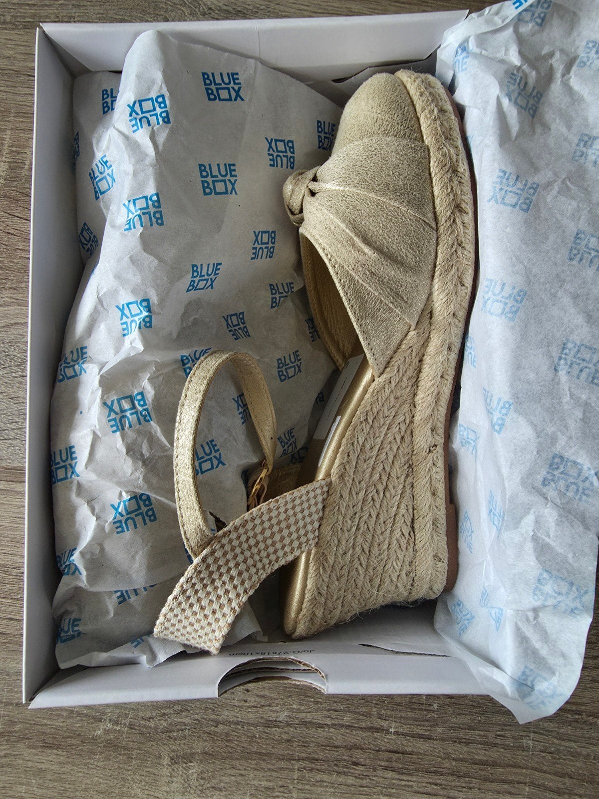 Nieuwe goud/beige sandalen maat 39, Ophalen of Verzenden, Nieuw, Beige, Sandalen of Muiltjes