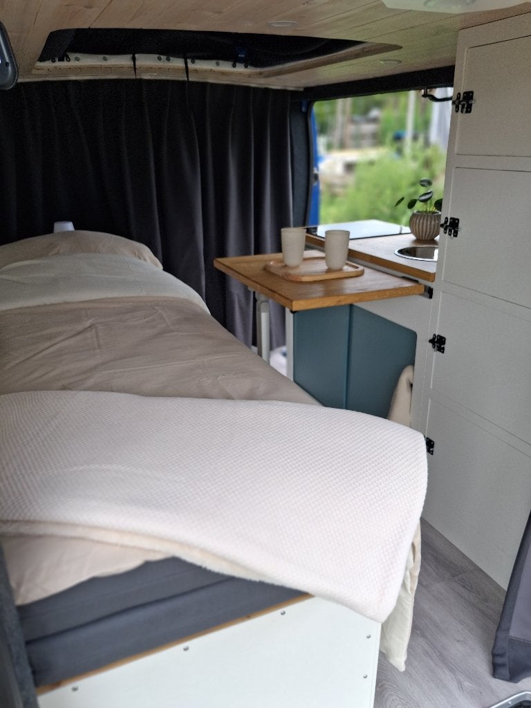 Zo wegrijden! Buscamper met nieuwe inbouw + inboedel., Overige merken, Chemisch toilet, Buscamper of Camperbus, Audio installatie