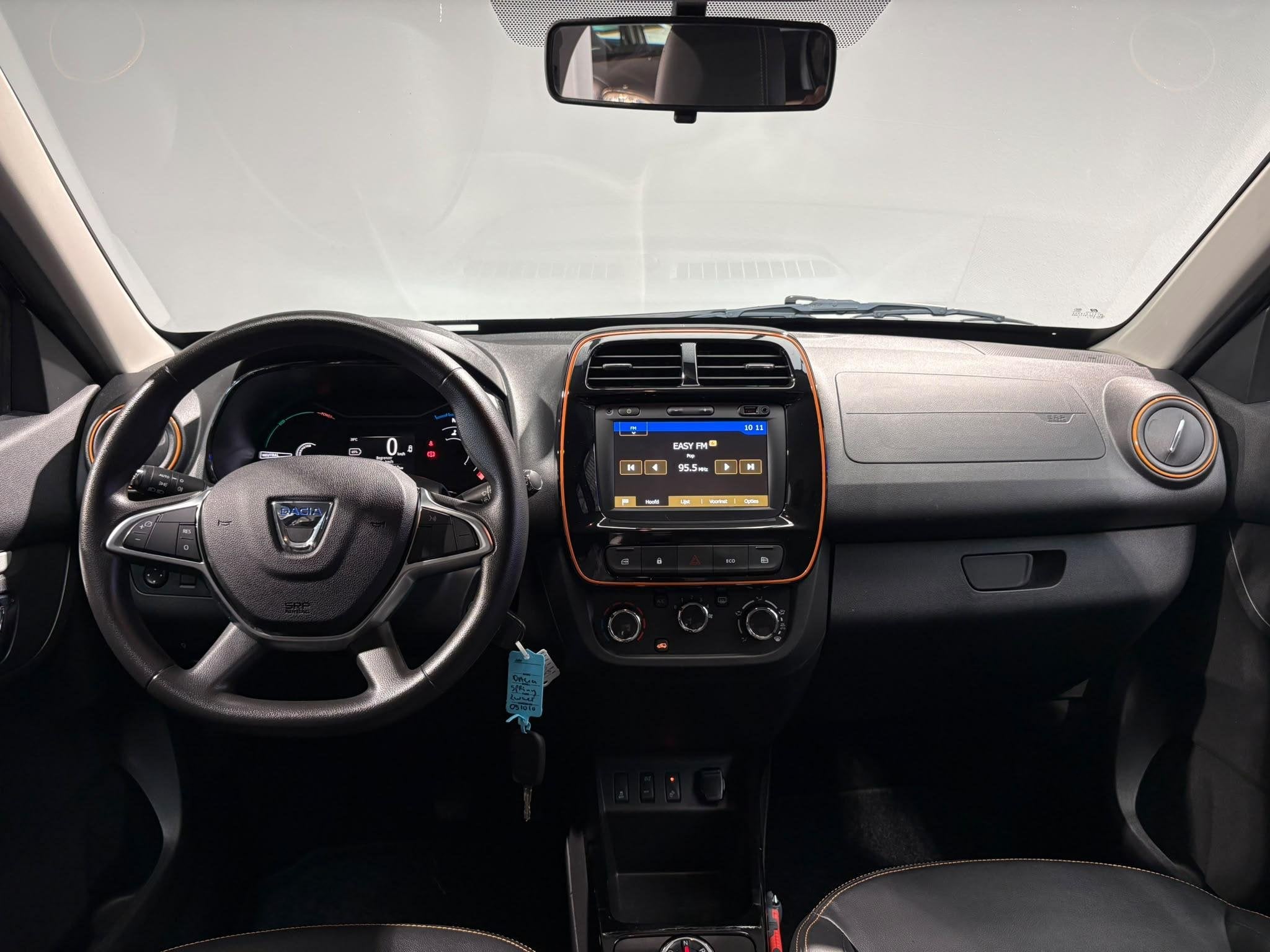 Dacia Spring Comfort Plus 27 kWh | Navigatie | Airco | Camer, Auto's, Gebruikt, Huisgarantie, Parkeercamera, Met garantie (alle)