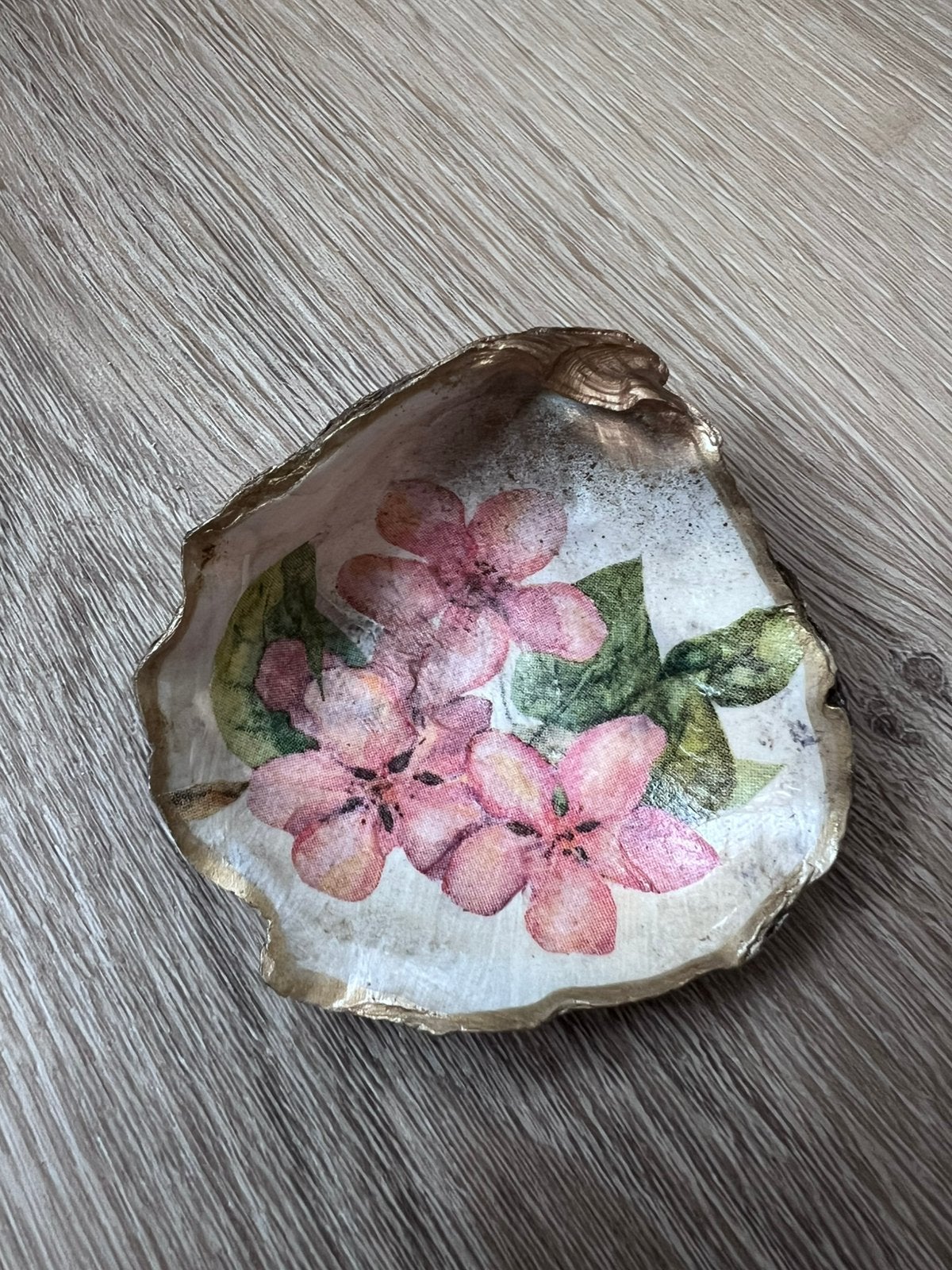 Oesterschelp met bloemen, Ophalen of Verzenden, Schelp(en)