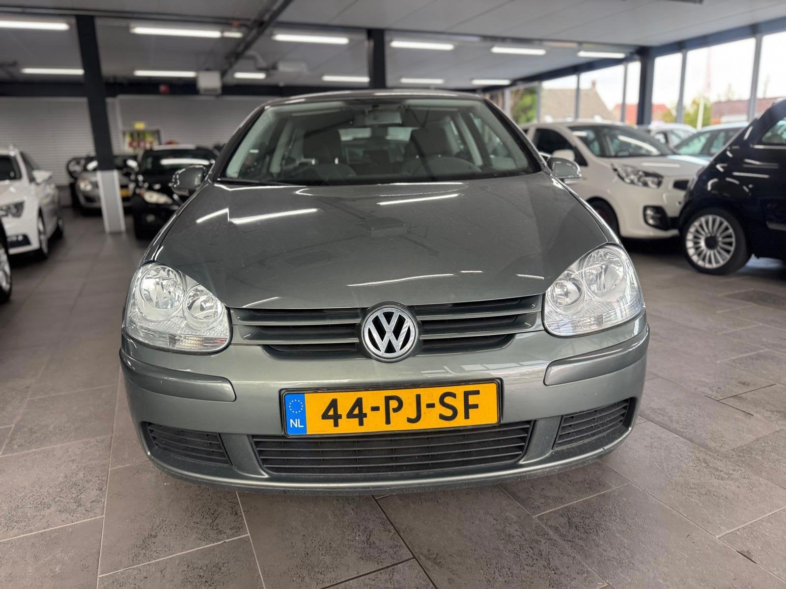 Volkswagen Golf 1.6 FSI Trendline navigatie lm-velgen elektr, Auto's, Voorwielaandrijving, Gebruikt, 4 cilinders, Origineel Nederlands