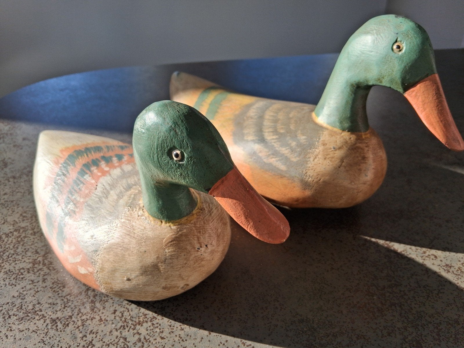Set van 2 handgesneden houten eenden - Vintage decoratie, Antiek en Kunst, Ophalen of Verzenden