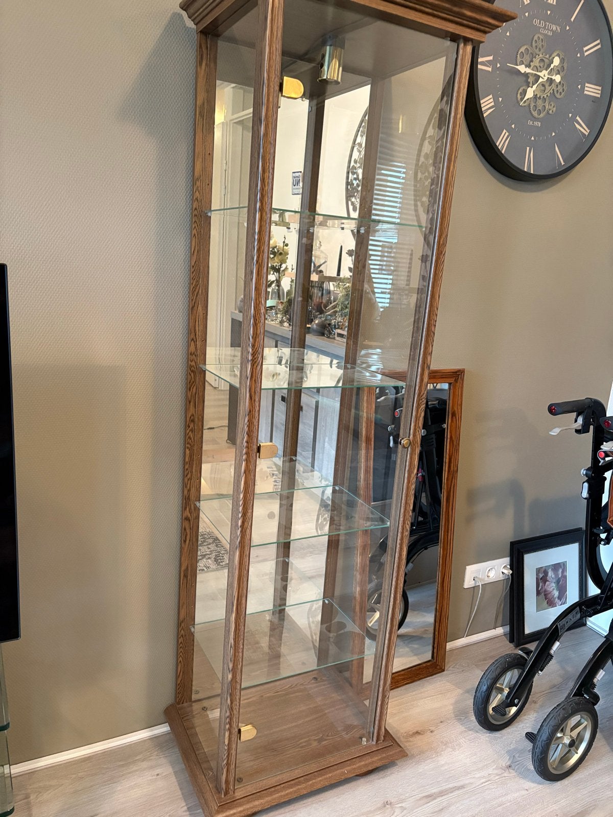 Glazen vitrinekast met houten frame, Huis en Inrichting, Kasten | Vitrinekasten, Ophalen, Gebruikt, 50 tot 100 cm, 150 tot 200 cm
