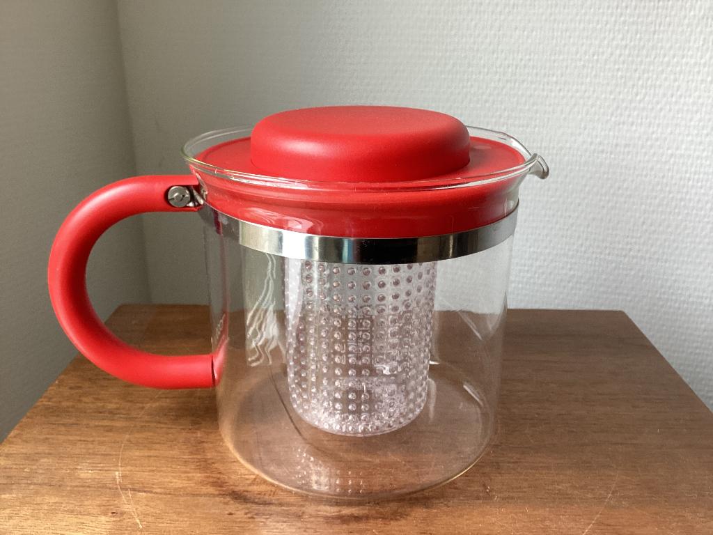 Vintage Bodum glazen theepot grote theekan glas rood deksel, Overige typen, Ophalen of Verzenden, Overige stijlen, Glas