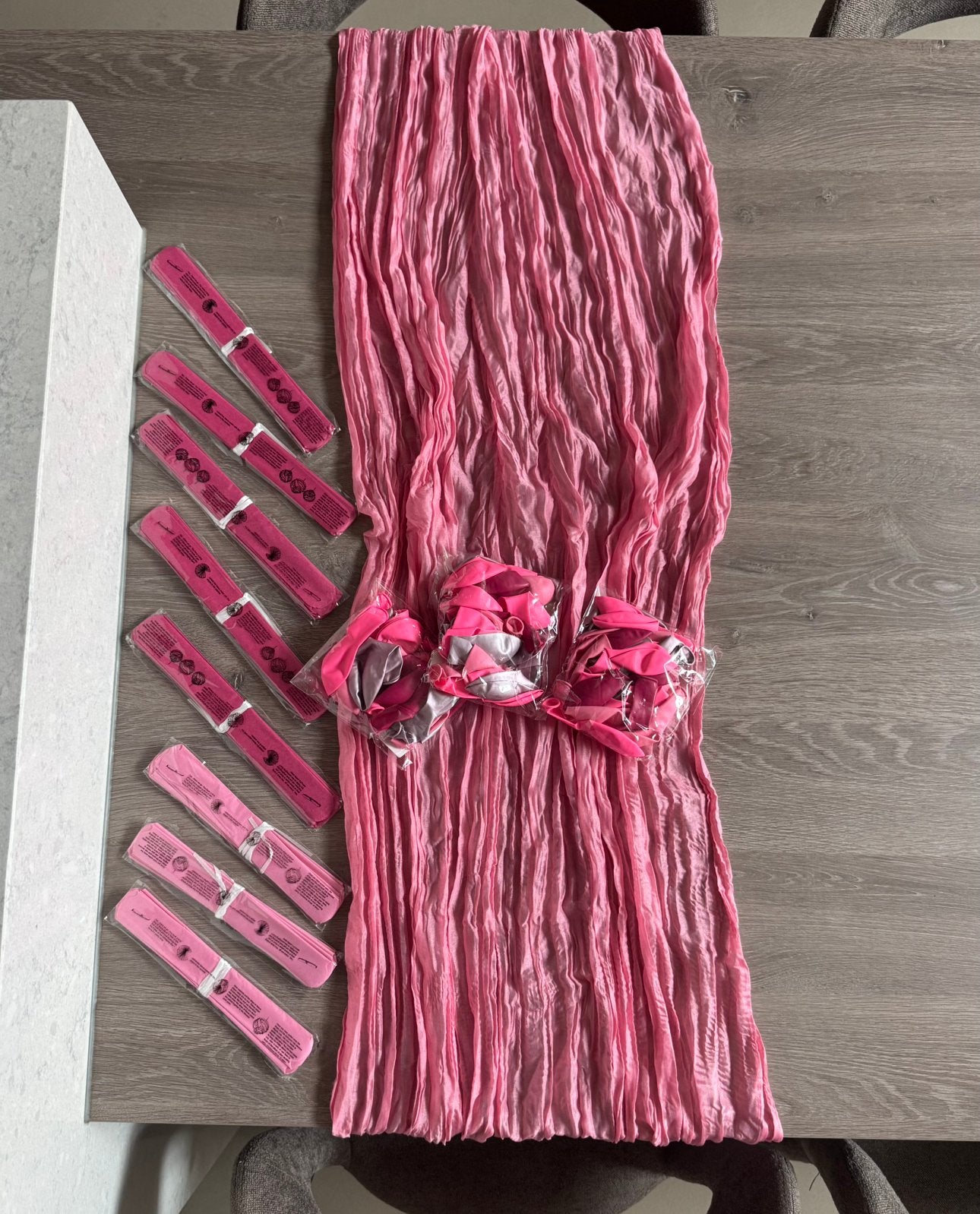 Feestdecoratie , roze, deco thema feest, Hobby en Vrije tijd, Feestartikelen, Ophalen of Verzenden, Nieuw, Versiering, Geboorte of Huwelijk