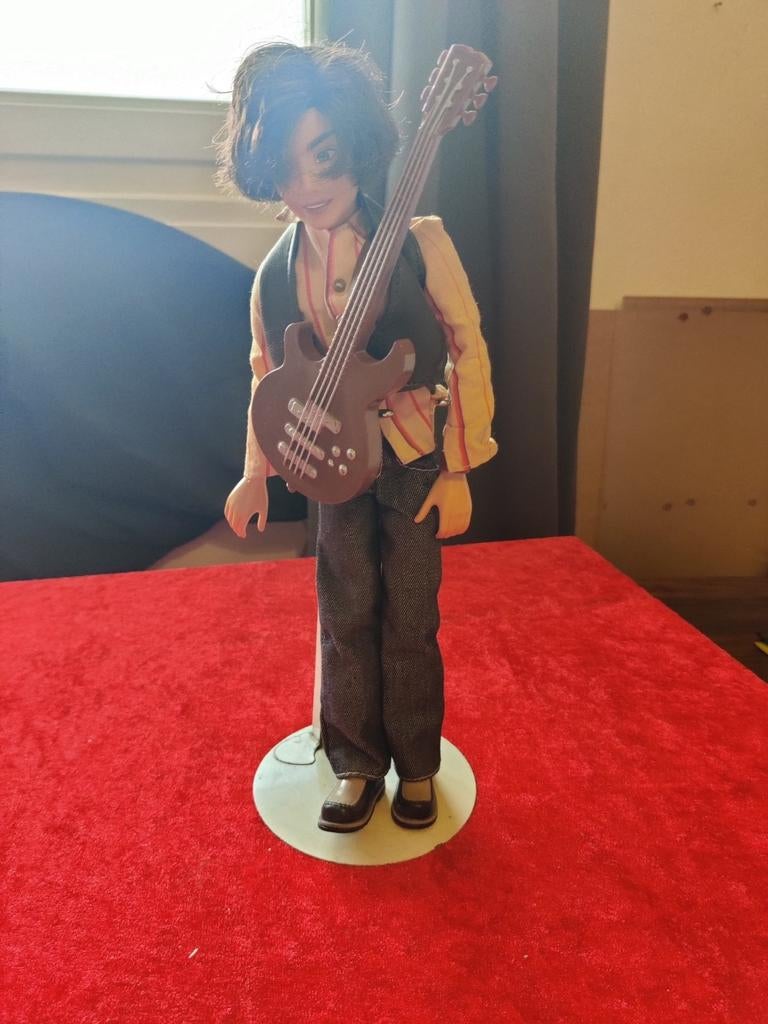 My Scene Barbie Ken Gitaar met standaard, Kinderen en Baby's, Speelgoed | Poppen, Ophalen of Verzenden, Zo goed als nieuw