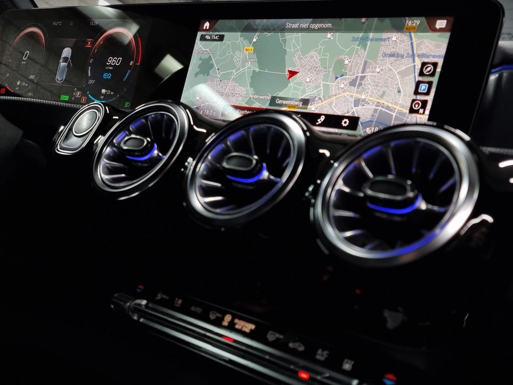 Mercedes-Benz A-Klasse 250 e | AMG | 2022 | Ambient light |, Gebruikt, Zwart, 4 cilinders, Parkeersensor