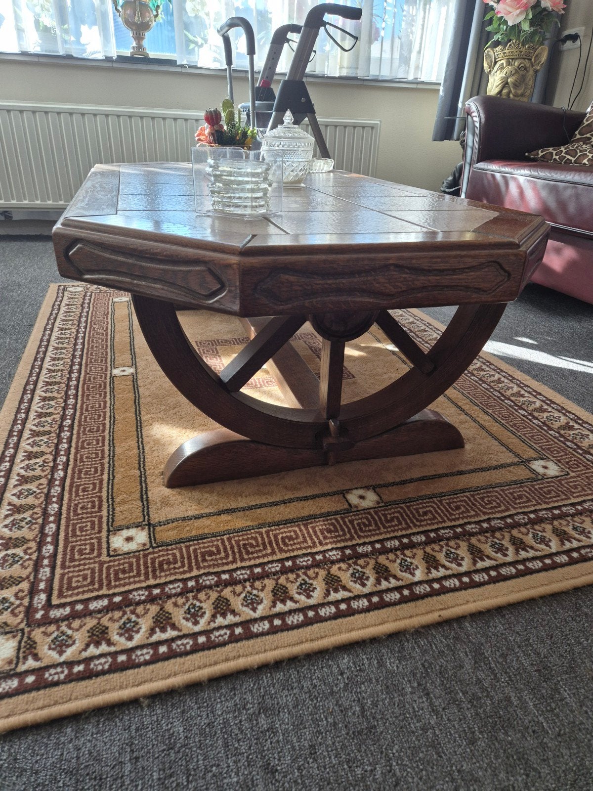 Unieke houten salontafel met tegelblad, Ophalen of Verzenden