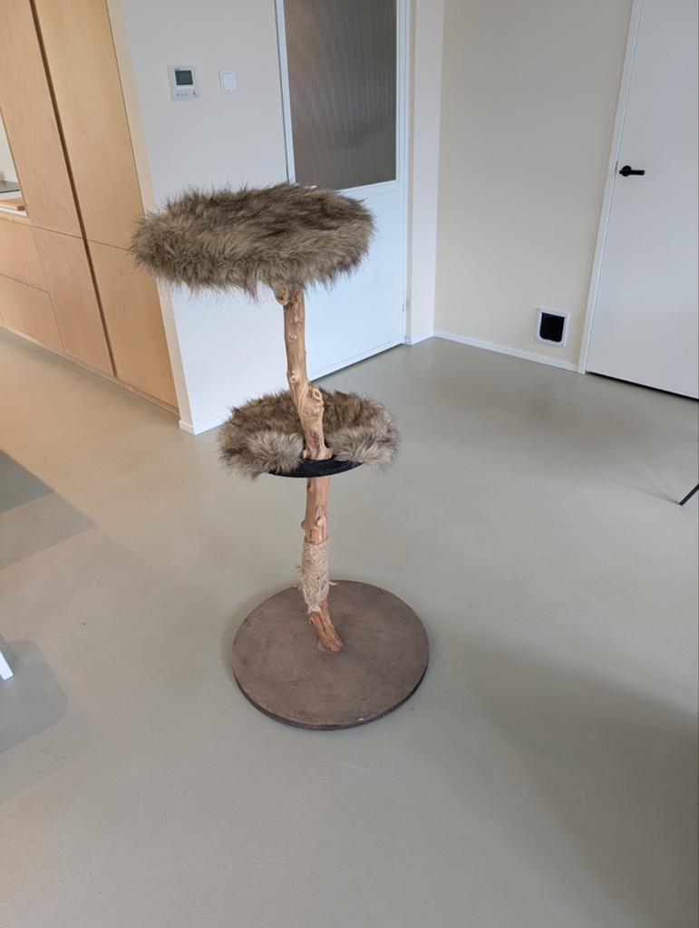 Designed by Lotte Krabpaal JAZZ hout, Dieren en Toebehoren, Ophalen, Krabpaal